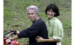Photo non datée obtenue le 8 décembre 2021 auprès de la justice de New York, montrant Ghislaine Maxwell et Jeffrey Epstein