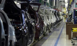 Des véhicules sur une chaîne de montage de l'usine Fiat le 20 décembre 2012 à Melfi en Italie