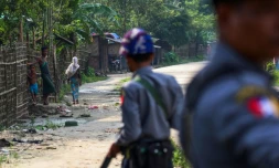 La police birmane a ouvert le feu sur une foule de nationalistes bouddhistes en colère, tuant sept manifestants dans une région sous très haute tension, théâtre de violences contre les musulmans rohingyas