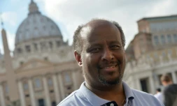 Le prêtre érythréen Mussie Zerai, en lice pour le Nobel de la Paix, au Vatican le 4 octobre 2015
