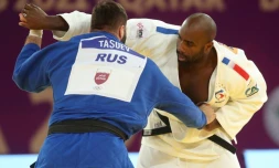 Le Français Teddy Riner affronte le Russe Inal Tasoev, lors de la finale (+100 kg) du Masters, le 13 janvier 2021 à Doha (Qatar)