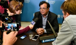 Saif-ul-Mulook, l'avocat d'Asia Bibi, une chrétienne condamnée à mort pour blasphÚme au Pakistan, puis acquittée, lors d'une conférence de presse à La Haye, le 5 novembre 2018