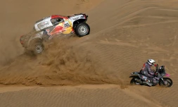 Le Qatarien Nasser al-Attiyah, au volant de sa Toyota, lors de la 11e étape du Dakar-2022, le 13 janvier 2022 autour de Bisha