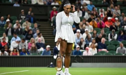 Serena Williams le 28 juin 2022 sur le Centre Court de Wimbledon lors de sa défaite face à la Française Harmony Tan. Parfois empruntée, pas toujours bien placée, voire un peu perdue sur le court, l'Américaine n'a pas su imposer sur la longueur du match son jeu si puissant et intimidant qui a fait sa force