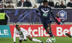 Le défenseur de Bordeaux Timothée Pembélé, l'un des sept pros des Girondins disponibles pour le déplacement à Brest, lors du précédent tour en Coupe de France contre les amateurs de l'AS Jumeaux de Mzouazia le 19 décembre 2021 à Bordeaux