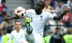 Le milieu défensif des Bleus N'Golo Kanté contre l'Uruguay à Nijni Novgorod, le 6 juillet 2018