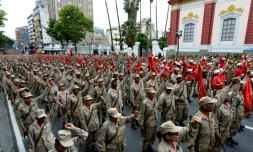 Célébrations du 7e anniversaire des "milices bolivariennes", fidèles soutiens du régime chaviste au Venezuela, le 17 avril 2017 devant le palais présidentiel de Miraflores à Caracas