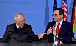 Le ministre allemand des Finances Wolfgang Schaeuble et le  Secrétaire américain au Trésor Steven Mnuchin lors d'une conférence de presse le 16 mars 2017 à Berlin