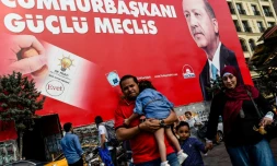 Le portrait du président turc Recep Tayyip Erdogan, candidat à la présidentielle, le 19 juin 2018 à Istanbul