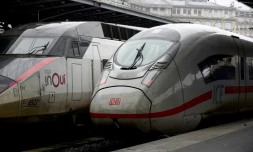 Un train TGV INOUI de la SNCF à proximité d'un train à grande vitesse ICE de la Deutsche Bahn à gare de l'Est, à Paris, le 11 janvier 2019