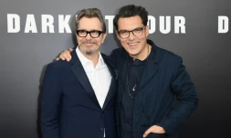 Gary Oldman et Joe Wright le réalisateur du film "Les heures sombres" lors de l'avant-premiÚre à New York le 15 novembre 2017