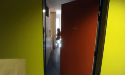 Beaucoup d'ex-enfants placĂ©s apprĂ©hendent leur sortie de foyer ou DE famille d'accueil et expriment la nĂ©cessitĂ© d'ĂȘtre mieux aidĂ©s au seuil de leur vie d'adulte