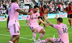 Lionel Messi remercei son passeur Robert Taylor aprĂšs son deuxiĂšme but inscrit pour l'Inter Miami face Ă Atlanta en Leagues Cup, le 25 juillet 2023 Ă Fort Lauderdale en Floride