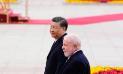 Le président chinois Xi Jinping et le président brésilien Luiz Inacio Lula da Silva au Grand Palais du Peuple à Pékin, le 14 avril 2023