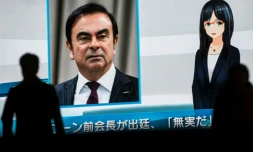 La télévision japonaise diffuse des informations sur Carlos Ghosn sur un écran géant, le 8 janvier 2019 à Tokyo