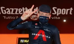 Le Britannique Tao Geoghegan Hart vainqueur de la 20e étape du Tour d'Italie, le 24 octobre 2020 à Sestrières 