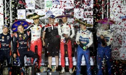 Le pilote Toyota Sébastien Ogier et son co-pilote Julien Ingrassia célèbrent à Leon, leur succès au rallye du Mexique, le 14 mars 2020