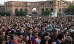 Manifestation à Erevan à l'appel de l'opposant Nikol Pachinian, le 26 avril 2018 en Arménie