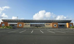 Photo de l'entrée du Vélodrome Amédée-Détraux à Baie Mahault en Guadeloupe, le 28 décembre 2015
