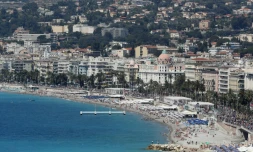 Dix hommes et une femme originaire de l'Europe de l'Est, soupçonnés d'appartenir à un réseau de trafic de stupéfiants, ont été arrêtés et déférés au parquet de Nice 