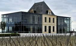 Le Château Pédesclaux, à Pauillac, transformé par les architectes Jean-Michel Wilmotte et Arnaud Boulain, le 31 mars 2017