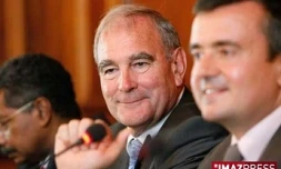 Paul Girot de Langlade (au centre), préfet hors cadre, a présidé les états généraux à La Réunion