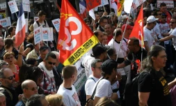 Des manifestants défilent contre les ordonnances réformant le Code du travail à Paris le 23 septembre 2017