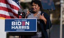 Stacey Abrams lors d'un meeting électoral pour Joe Biden à la veille de la présidentielle américaine, le 2 novembre 2020 à Atlanta, en Géorgie