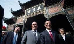 Francois Hollande et le maire de la ville Huang Qifan (G) le 2 novembre 2015 à Chongqing 