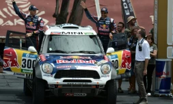Le pilote Mini Nasser Al-Attiyah, lauréat de l'édition précédente avant le prologue du Dakar-2016, le 2 janvier à Buenos Aires