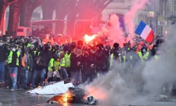 Des "gilets jaunes" lors d'une manifestation à Bordeaux, le 15 décembre 2018