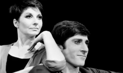 Zizi Jeanmaire et le chorégraphe Roland Petit lors du spectacle "La chanson de Zizi", le 17 décembre 1963 à Paris