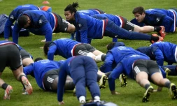 Teddy Thomas (c) et les autres Bleus lors d'une séance d'entraßnement à Marcoussis, le 9 février 2016