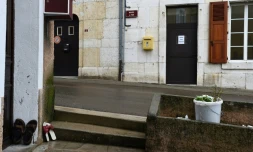 L'agence postale de MontrĂ©al-la-Cluse, oĂč une postiĂšre a Ă©tĂ© tuĂ©e en 2008, le 9 dĂ©cembre 2014 dans l'Ain