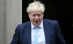 Le Premier ministre britannique Boris Johnson sort du 10 Downing Street, le 3 octobre 2019 à Londres