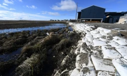 Le permafrost fond près du village de Quinhagak, le 12 avril 2019 en Alaska