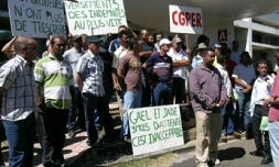 Manifestation des maraîchers devant la direction de l'agriculture et de la forêt