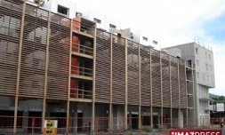 Chantier de construction d'un immeuble respectant la réglementation thermique (Photo D.R.)