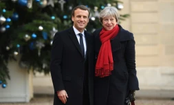 Le président français Emmanuel Macron et la Première ministre britannique Theresa May à Paris, le 12 décembre 2017