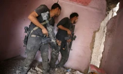 Les forces irakiennes s'acharnant à défaire les derniers jihadistes retranchés dans la vieille ville de Mossoul, le 6 juillet 2017