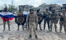 Image tirée d'une vidéo postée sur le compte Telegram de la société Concord, montrant Evguéni Prigojine et des soldats du groupe Wagner, le 20 mai 2023 à Bakhmout, en Ukraine