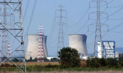 Photo de la centrale nucléaire du Bugey prise le 11 août 2003 prÚs d'Ambérieu en Bugey