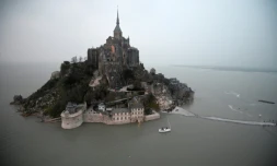 Vue aérienne du Mont Saint-Michel le 20 mars 2015