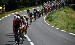 Une attaque emmenée par le Belge Thomas De Gendt peu après le départ de la 16e étape du Tour de France entre Carcassonne et Bagnères-de-Luchon, le 24 juillet 2018