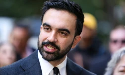 Le candidat démocrate à la mairie de New York Zohran Mamdani en campagne à Manhattan le 27 octobre 2025