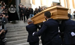 Le cercueil de Claudia Cardinale à l'église Saint-Roch à Paris le 30 septembre 2025