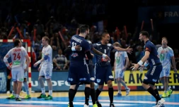 Les handballeurs français célébrant leur victoire lors du Mondial-2017 après un succès en finale contre la Norvège, le 29 janvier 2017 à Paris