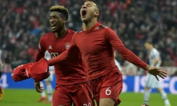 Thiago Alcantara exulte avec Kingsley Coman aprĂšs avoir inscrit le 4e but du Bayern contre la Juventus, le 16 mars 2016 Ă Munich