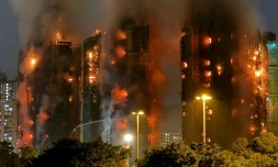Des immeubles résidentiels en feu à Hong Kong, en Chine, le 26 novembre 2025