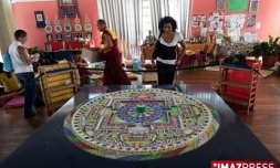 Octobre 2009 - Saint-Pierre - Des moines tibétains ont réalisé un mandala